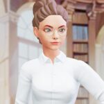 Une femme animée avec des lunettes, des cheveux bruns en chignon et une chemise blanche se tient devant de grandes fenêtres et des étagères dans une bibliothèque.